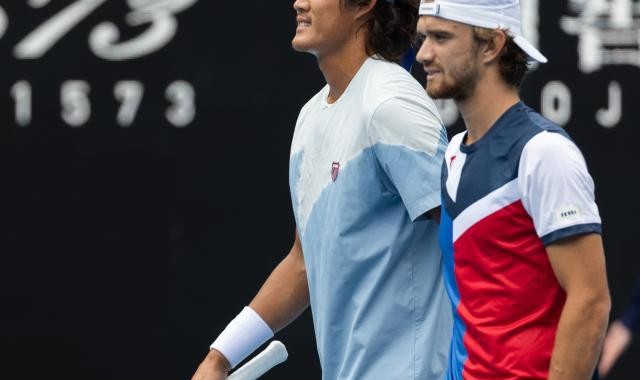 张奔斗：男子网坛后浪浪浪不绝 三小将齐闯16强